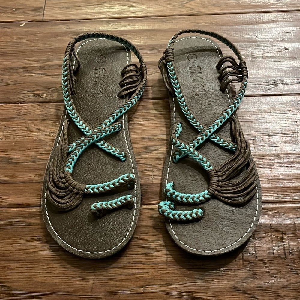 Plaka Sandals